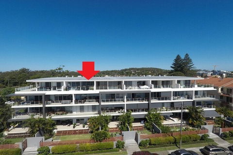 Waterline 304 - Darwin Holiday 1