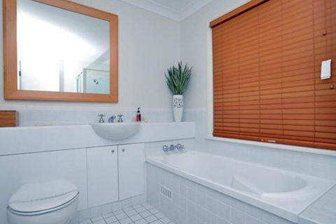 Villa Executive 2br Valley Views Resort Condo Located Within Cypress Lakes Resort (nothing Is More Central) - Darwin Holiday 2