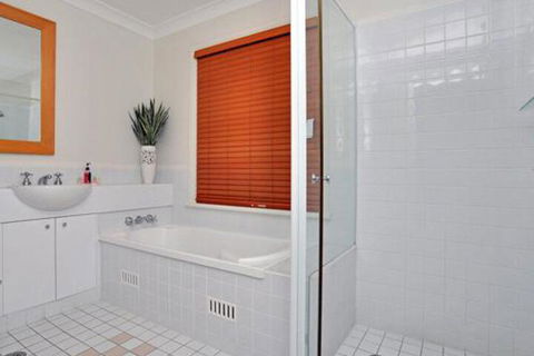 Villa Executive 2br Valley Views Resort Condo Located Within Cypress Lakes Resort (nothing Is More Central) - Darwin Holiday 4