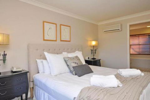 Villa Beaujolais Located Within Cypress Lakes - Darwin Holiday 6