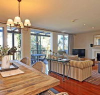 Villa Beaujolais Located Within Cypress Lakes - Darwin Holiday
