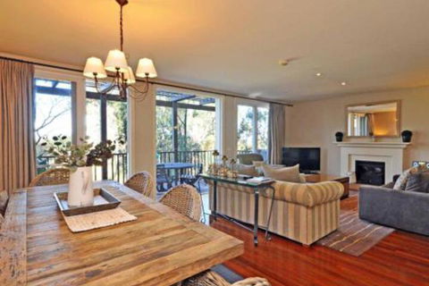 Villa Beaujolais Located Within Cypress Lakes - Darwin Holiday 0