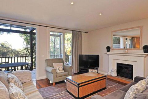 Villa Beaujolais Located Within Cypress Lakes - Darwin Holiday 4
