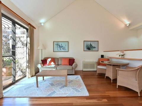 Villa Spa Executive 1br Champagne Resort Condo Located Within Cypress Lakes Resort (nothing Is More Central) - Darwin Holiday 5