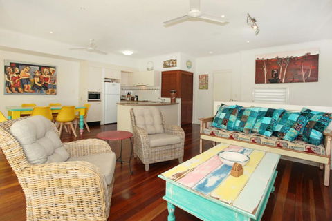 Unit 1 On The Park Coolum Beach - Darwin Holiday 7