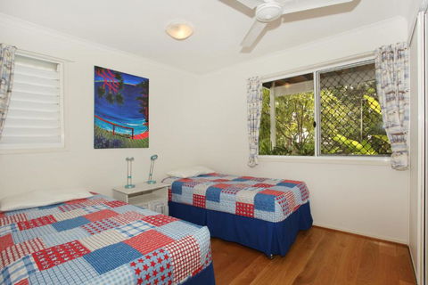 Unit 1 On The Park Coolum Beach - Darwin Holiday 5