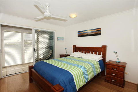 Unit 1 On The Park Coolum Beach - Darwin Holiday 6