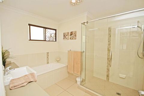 22 Sorrento Avenue Coolum Beach Linen Supplied PET FRIENDLY 500 BOND - Darwin Holiday 1