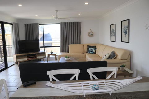 Hi Surf Unit 3 92 Head St. Forster - Darwin Holiday 1