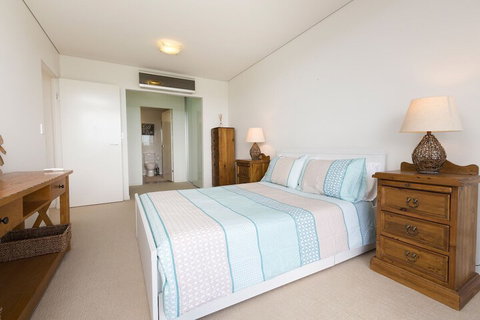 Waterline 202 - Darwin Holiday 6