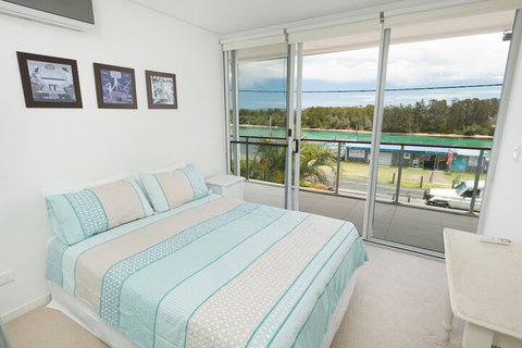 Waterline 202 - Darwin Holiday 5