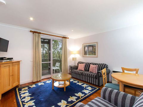 Villa Spa Executive 1br Burgundy Resort Condo Located Within Cypress Lakes Resort (nothing Is More Central) - Darwin Holiday 3