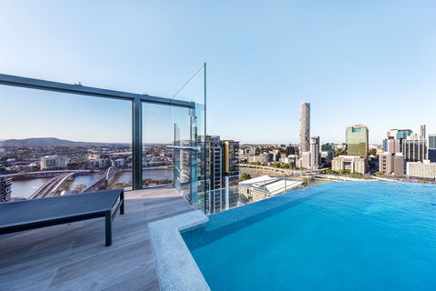 Lucid - Darwin Holiday 3