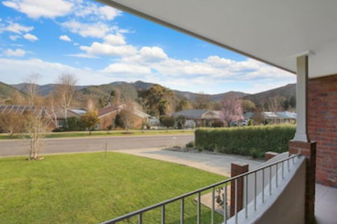 Abbey Rose - Bright, VIC - Darwin Holiday 0