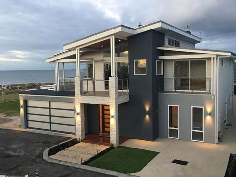 Busselton Beach House - Darwin Holiday 1