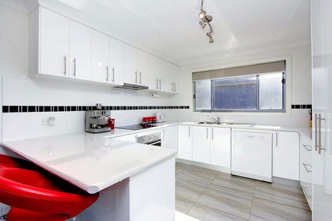 47 Anderson With Pool In Cowes - Darwin Holiday 2