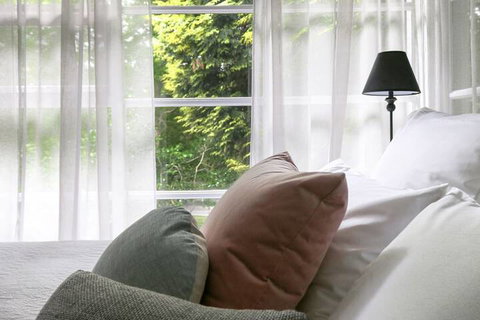 Morton Brae Luxury Cottage Sassafras - Darwin Holiday 2