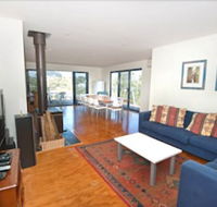 Via Nuova - Darwin Holiday