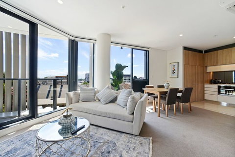 Modern Ultra Clean In The Heart Of Convenience - Darwin Holiday 2