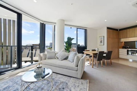 Modern Ultra Clean In The Heart Of Convenience - Darwin Holiday 0