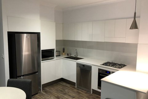 Nouveau On Young - Darwin Holiday 2