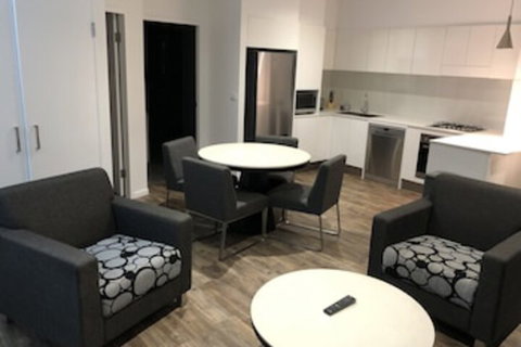 Nouveau On Young - Darwin Holiday 0