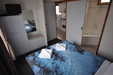 Dylene Caravan Park - 2 Br Family Cabin With Air - Darwin Holiday 6