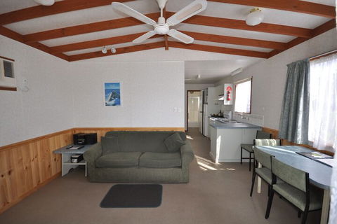 Dylene Caravan Park - 2 Br Family Cabin With Air - Darwin Holiday 4