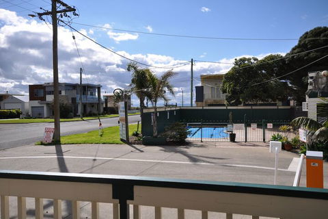 Dylene Caravan Park - 2 Br Family Cabin With Air - Darwin Holiday 3