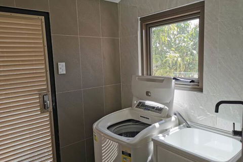 Serviced Waterfront Whole Villa - Darwin Holiday 7