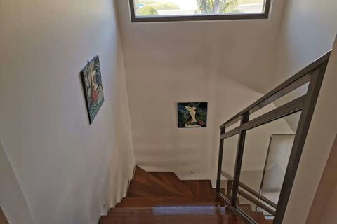 Serviced Waterfront Whole Villa - Darwin Holiday 5