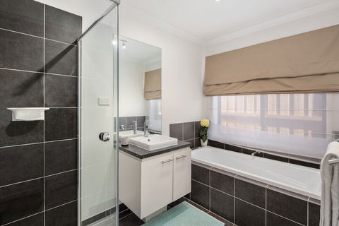 The Grampian Phillip Island - Darwin Holiday 5