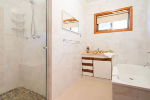 Loquat Hill - Darwin Holiday 4