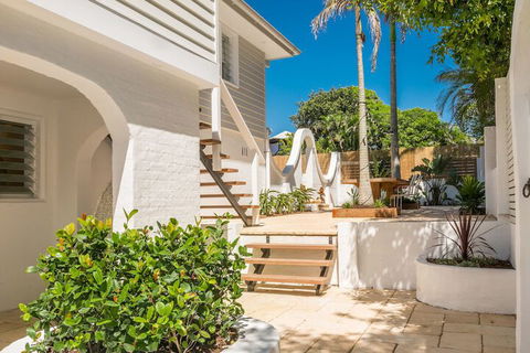 Castaway On Tallows - Darwin Holiday 3