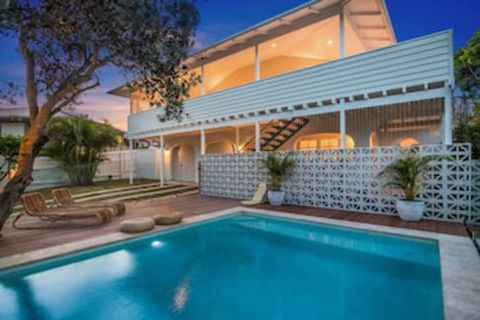 Castaway On Tallows - Darwin Holiday 0