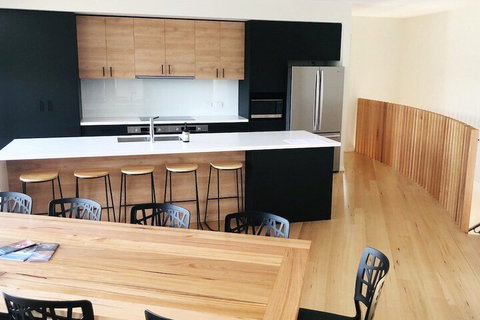 Mountain Mist Retreat 5 Bedroom - Darwin Holiday 6