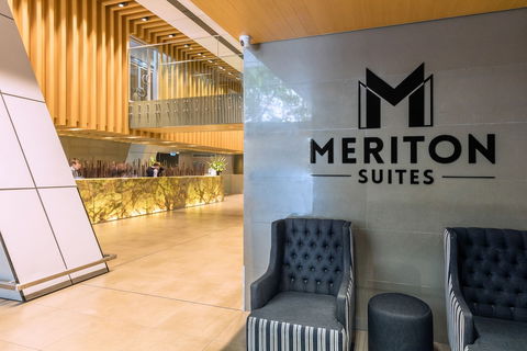 Meriton Suites World Tower, Sydney - Darwin Holiday 4