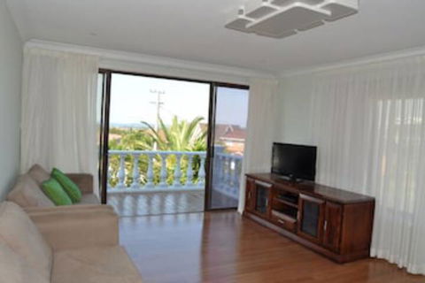 Lake & Ocean View - Darwin Holiday 0