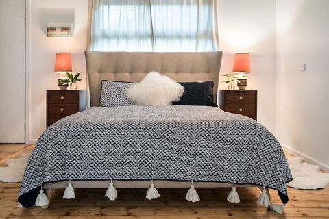 Trathen On Granville - Darwin Holiday 5