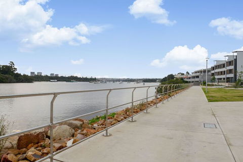 Peaceful Water Side Retreat With Huge Courtyard - Darwin Holiday 6