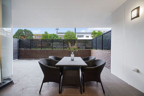 Peaceful Water Side Retreat With Huge Courtyard - Darwin Holiday 5
