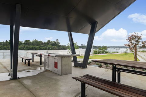 Peaceful Water Side Retreat With Huge Courtyard - Darwin Holiday 7