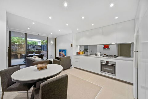 Peaceful Water Side Retreat With Huge Courtyard - Darwin Holiday 4