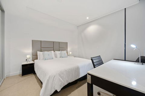 Peaceful Water Side Retreat With Huge Courtyard - Darwin Holiday 1