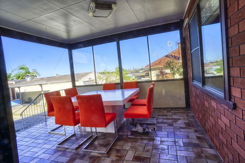 Wollongong Train Station Holiday House - Darwin Holiday 1