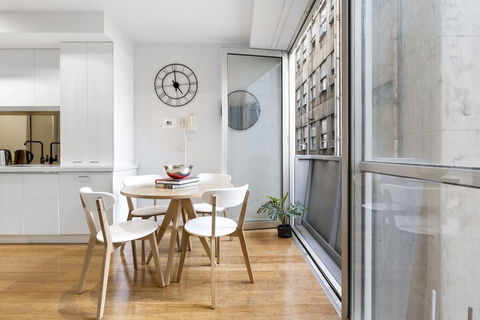 Kristina, 1BDR Melbourne Apartment - Darwin Holiday 1