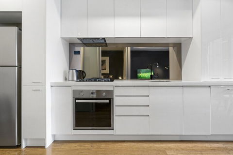 Kristina, 1BDR Melbourne Apartment - Darwin Holiday 7