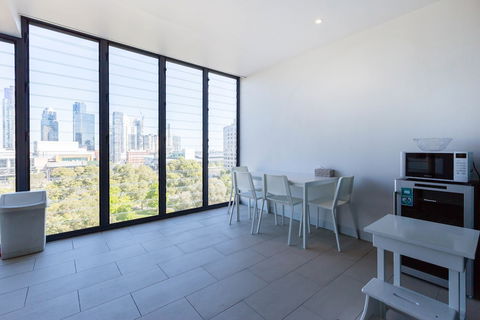 Leila, 1BDR Melbourne Apartment - Darwin Holiday 2