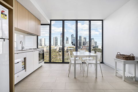 Leila, 1BDR Melbourne Apartment - Darwin Holiday 6