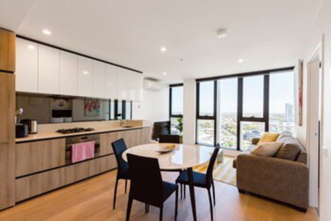 Tori, 1BDR Southbank Apartment - Darwin Holiday 0